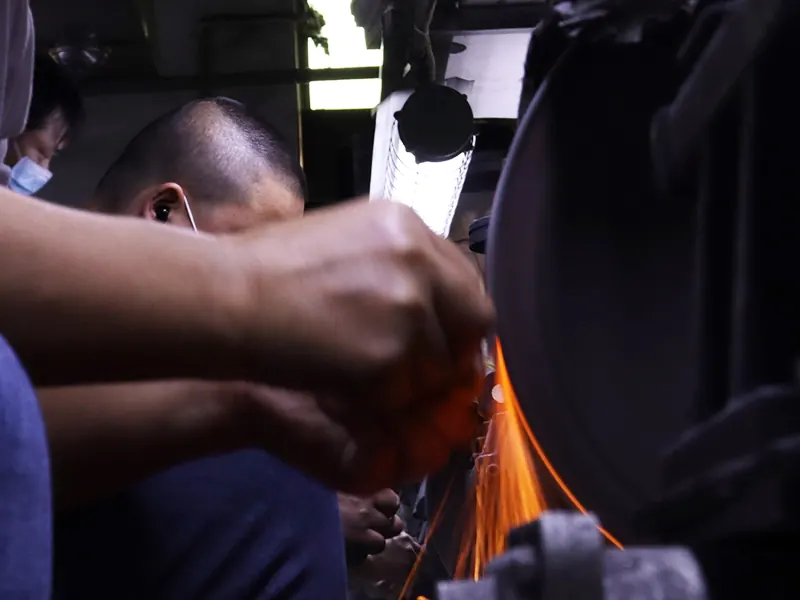 Precision cutting process at JianShang Jewelry Factory